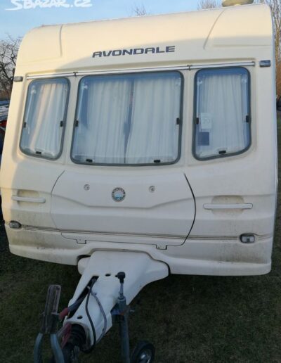 Karavan z anglie s papíry